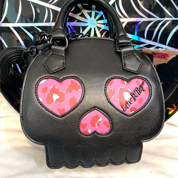 🩷💀 BETSEY JOHNSON, LUV BETSEY LBPOE  SKULL-SHAPED  SATCHEL/CROSSBODY🩷💀 NWT - Picture 10 of 12